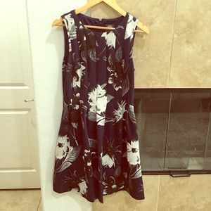 NWOT Vince Camuto Flattering Dress